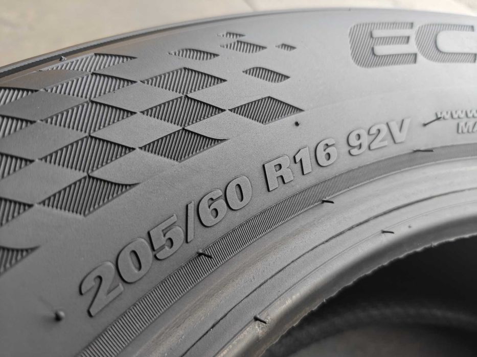 Kumho Ecsta R16 205/60 92V шини літні 23р +/-7мм Корея продам комплект добрих хоч і вживаних товарів