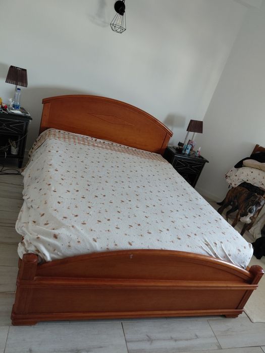 Cama de madeira maciça
