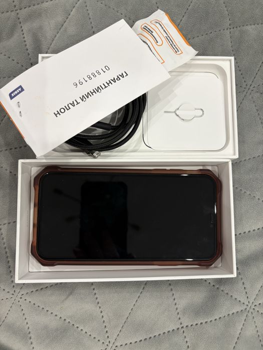 Продам офіційний  Айфон 11 blac 64GB