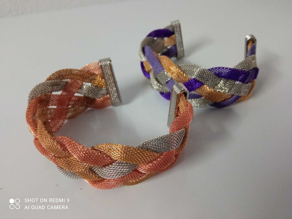 Muito elegantes pulseiras entrançadas, tons metalizados - fecho íman