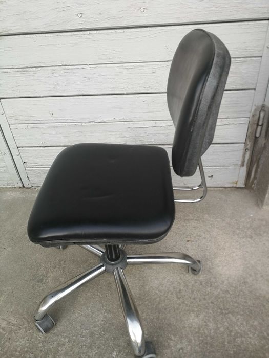 Sprzedam fotele obrotowe od 40 do 80 zł. i krzesła składane, w opisie