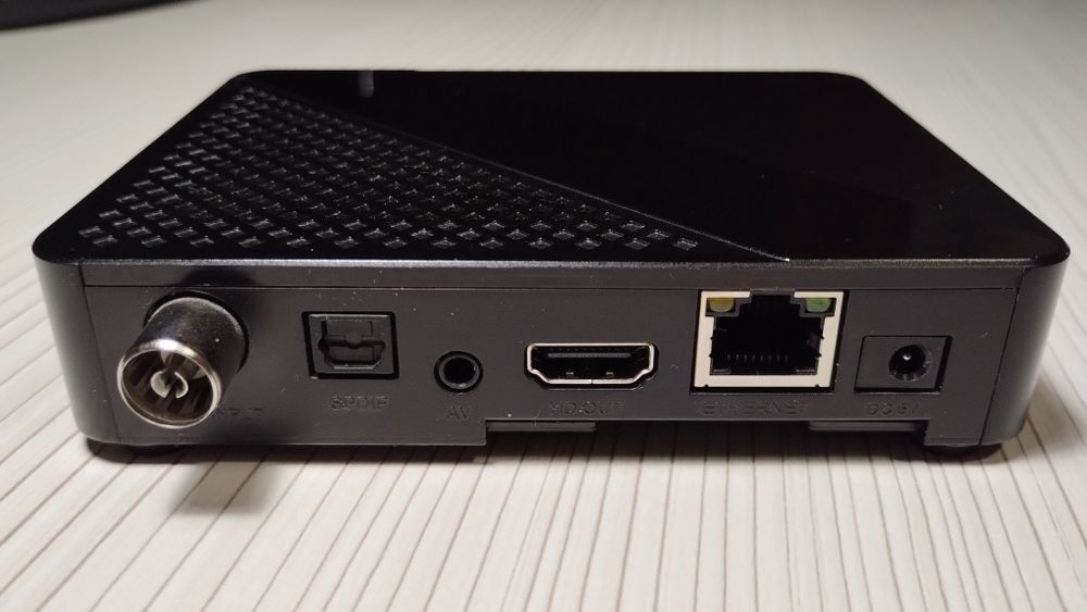 Ефірний T2 ресивер uClan Denys H.265 T2