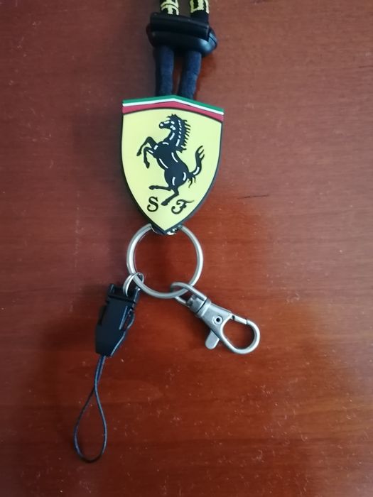 Porta Chaves Ferrari