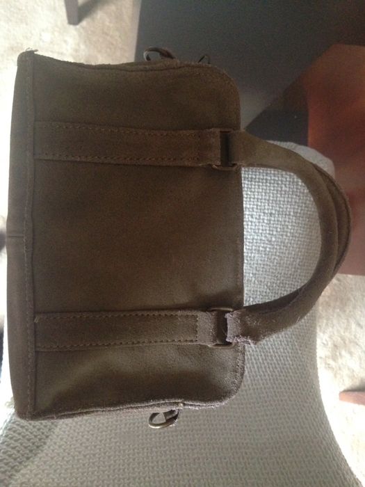 Carteiras bege e verde militar