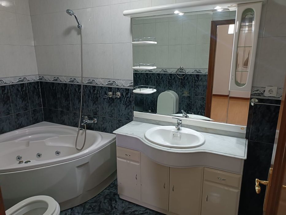 Arrendo casa T3 com garagem