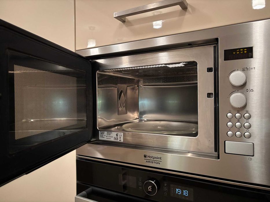 kuchenka mikrofalowa firmy Hotpoint Ariston