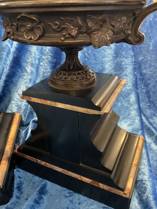 Bronze par French marble taxas cassolettes altura 27 cm