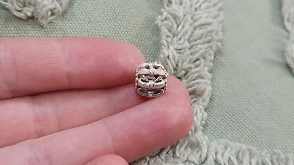 Charms Pandora kokarda