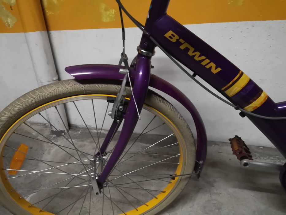 Bicicleta Decathlon de Menina 24" com cesto
