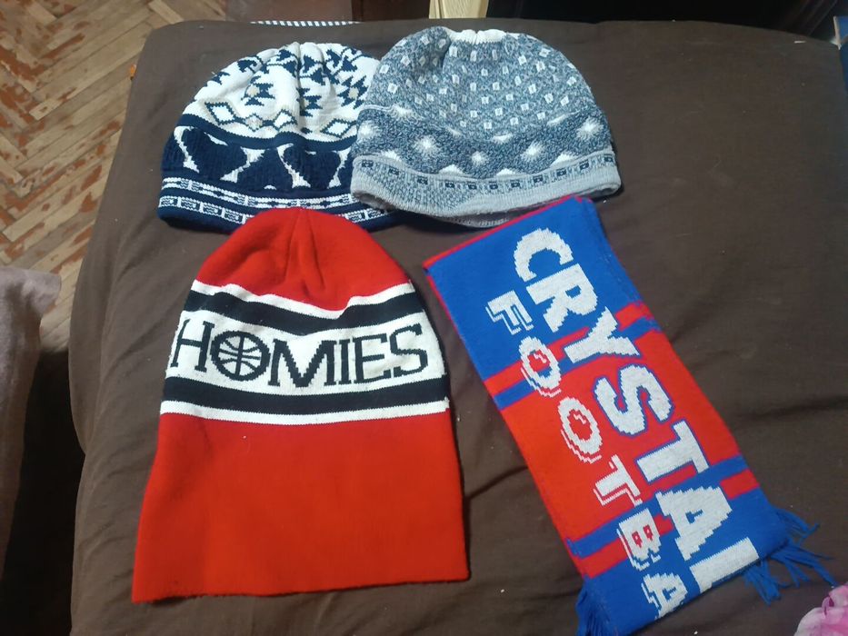 Набор зимних шапок (3 шт) и футбольный шарф Crystal