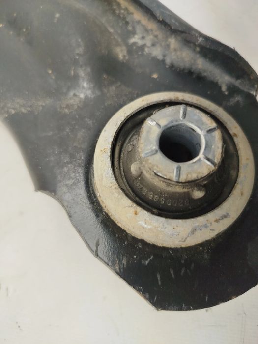 Braço de suspensão frente esquerdo RENAULT Kangoo Express (FW0/1_)