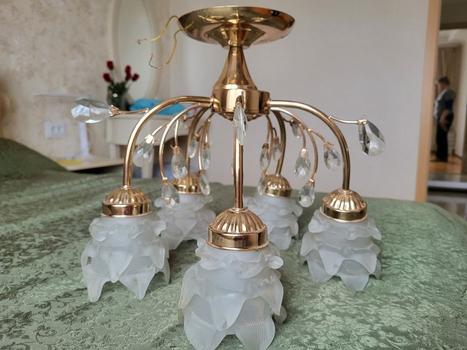 Люстры                       .