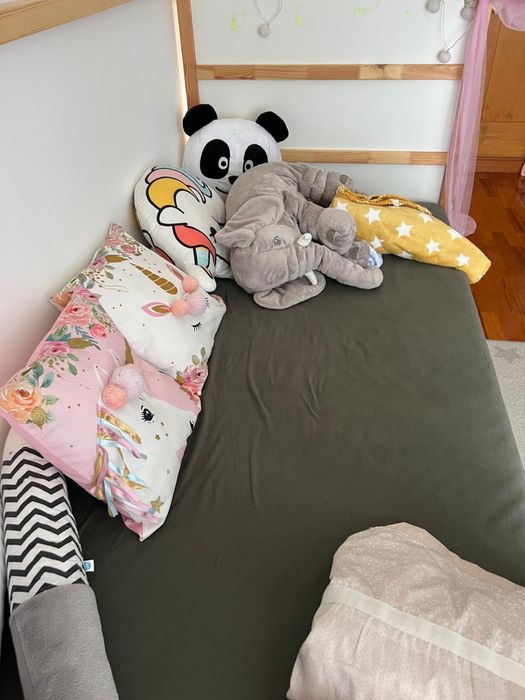 Cama e colchão Ikea Kura