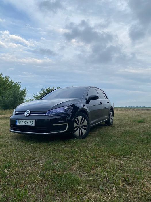 Продам Volkswagen e-Golf 2017