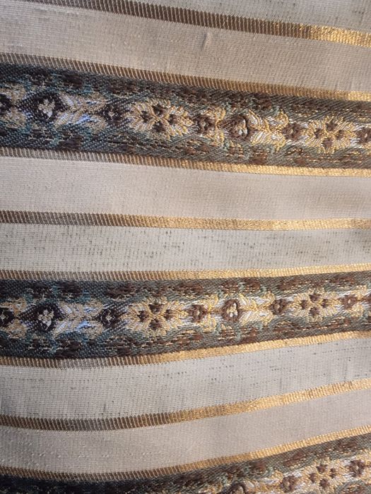 Sprzedam stare włoskie antyczne krzeslo do obicia z materialem