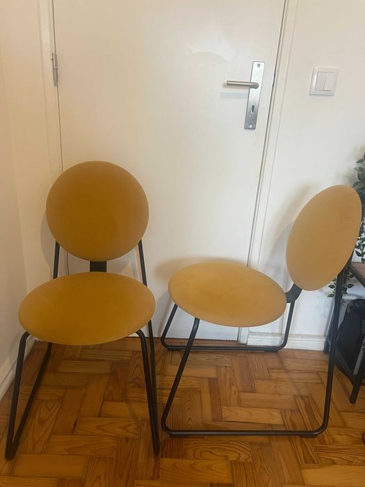 Cadeiras IKEA Manhulkt amarelo