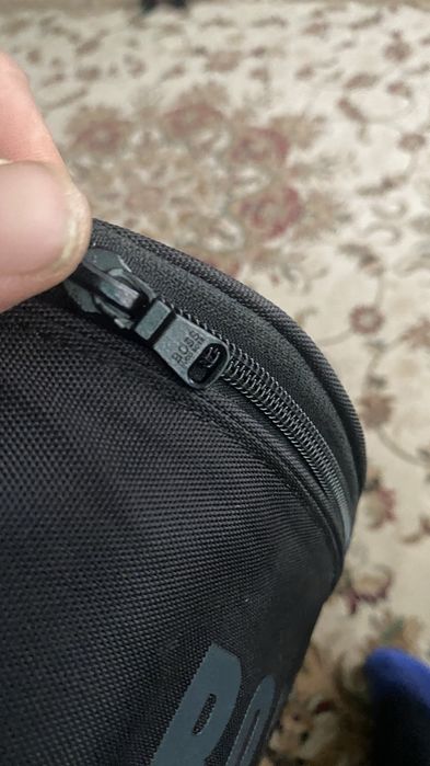 Сумка на пояс бананка LOUIS VUITTONта Hugo BOSS