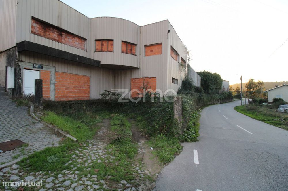Armazém/Pavilhão-Ruína - Fafe