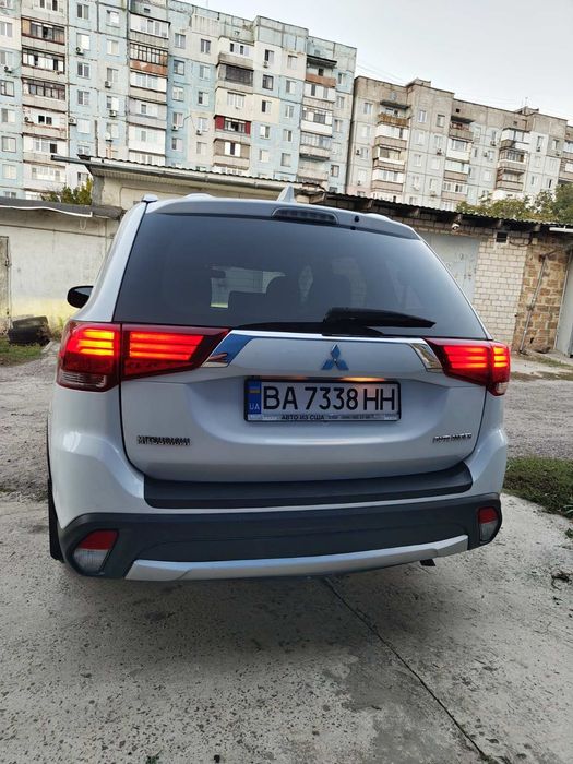 мітсубіші аутлендер