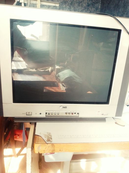 Продам телевизор