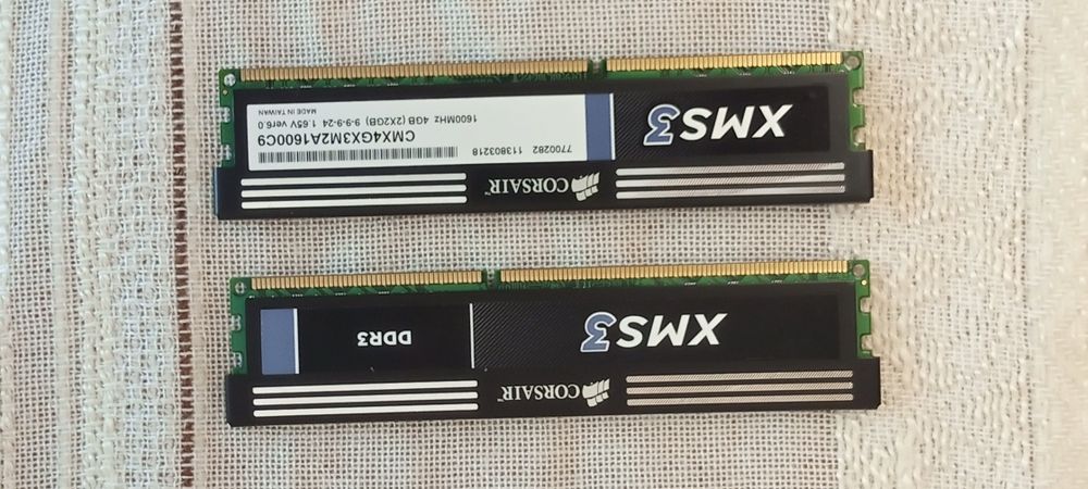 Модуль памяти Corsair XMS - 3  DDR 3 . 4 GB .