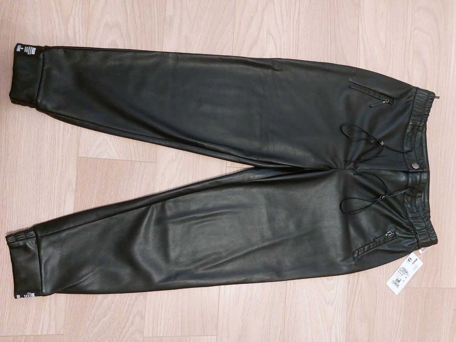 Жіночі штани з екошкіри