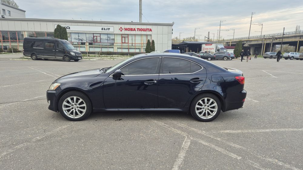 Продам Lexus is 250 AWD 2008 год