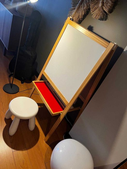 Conjunto IKEA: cavalete + banco para criança mammut