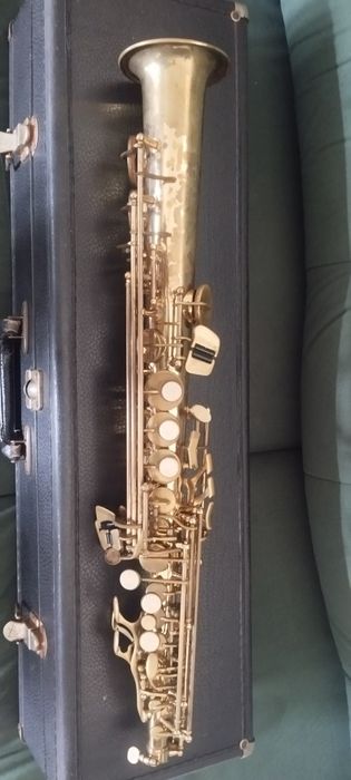 Vendo saxofone, pedaleira de guitarra mooer gE 100, saxofone soprano Eagle 0311 sax tenor júpter