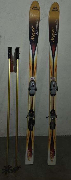 Narty retro Sugar Mountain + kijki – zestaw dekoracyjny / kolekcjoners