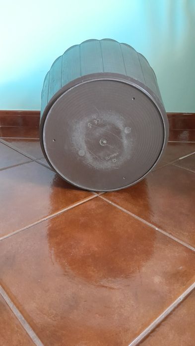 Vaso castanho para interior ou exterior