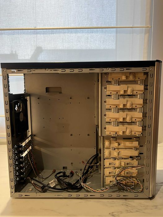 Obudowa Cooler Master - 5 zatok 5.25" + napęd DVD-RW