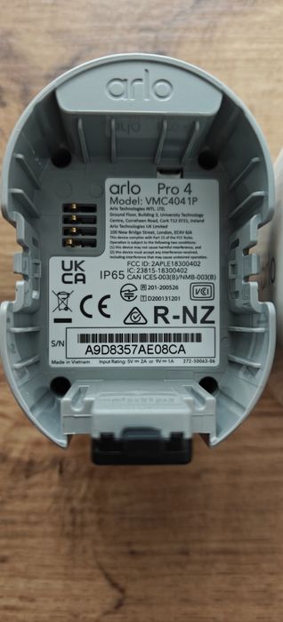 Безпровідні камери відеоспостереження Arlo Pro 4