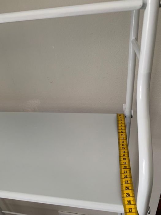 Rack que foi secretária muito útil. Estante como nova.