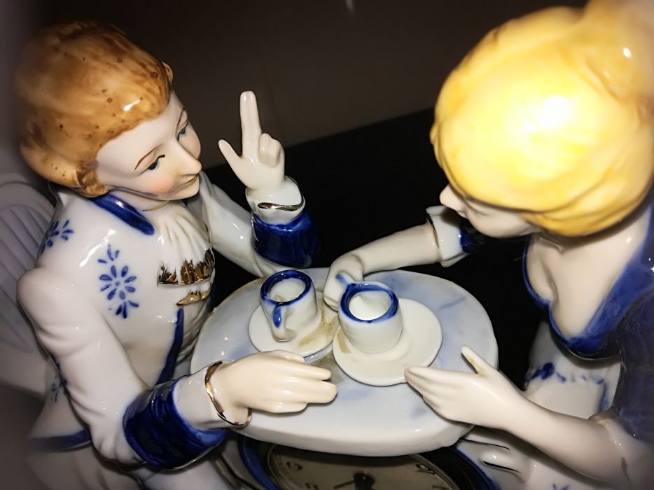 Figuras porcelana com Relogio alarme Telock