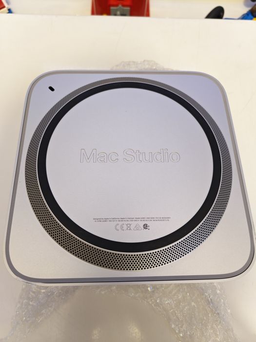 Mac Studio M2 Max 32GB RAM 512 SSD 12CPU 30GPU + monitor Samsung M8 + Klawiatura Apple + Myszka Apple