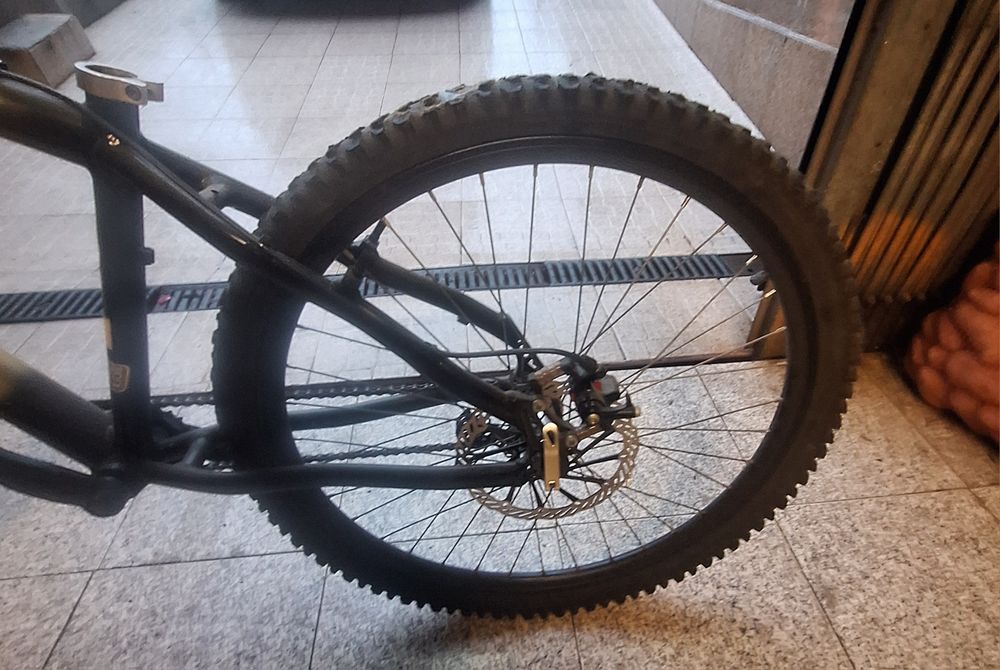 Bicicleta convertida para dirt