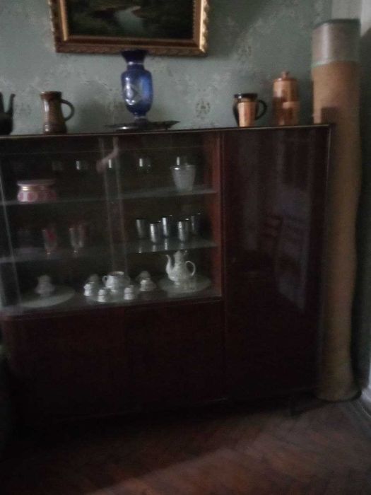 Продам антикварный сервант.