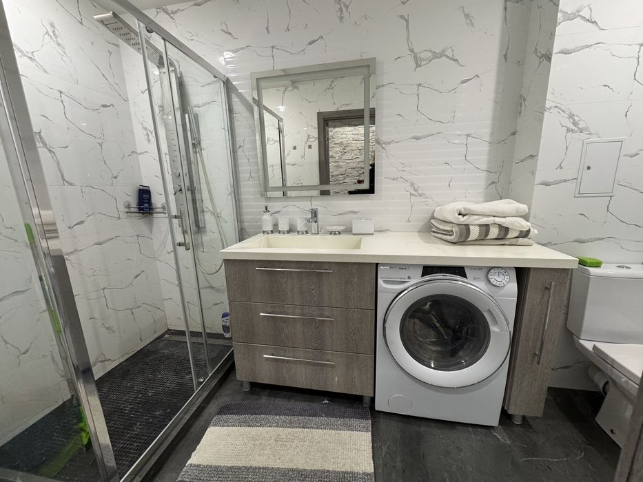 Центр. Сучасний, новий ремон, меблі, техніка. Ніхто не жив