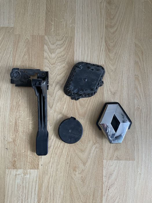 Заглушки до фари Меган 3