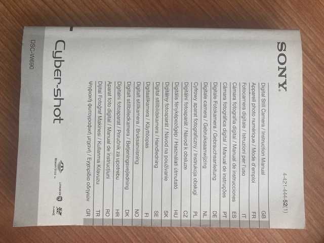 Câmara Digital Sony Cyber-shot DSC-W690 Prata com acessórios