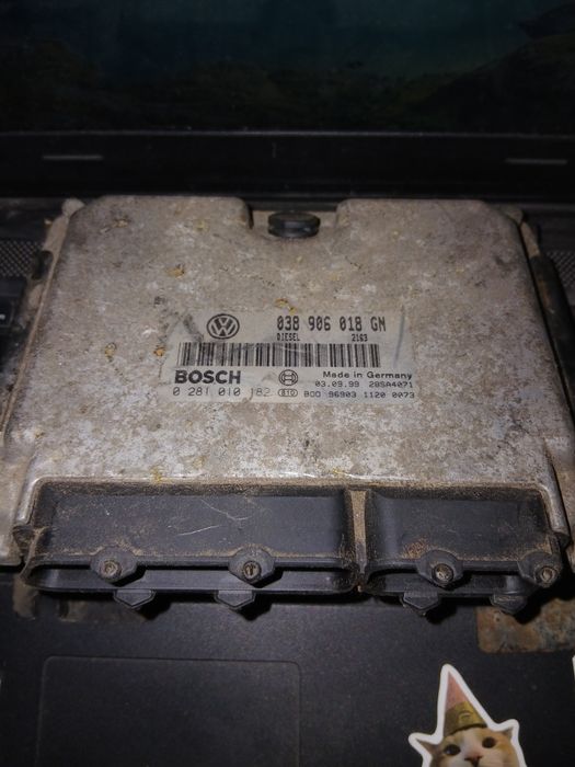 Електронний блок керування двигуном  шкода октавія тур