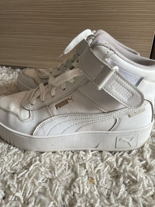 жіночі кросівки моделі Puma Carina Street Mid.