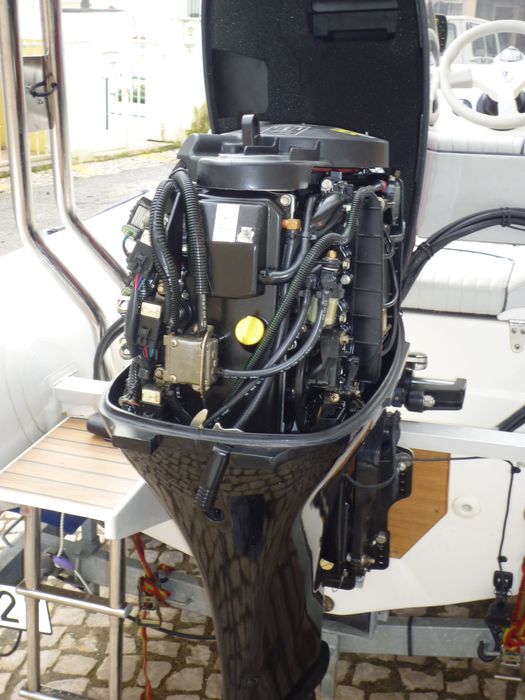 Semi-rigido Valliant 520