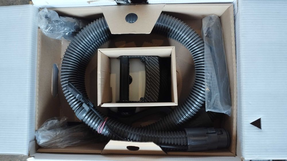 Пылесос Bork  V601 безмешковой с аквафильтром