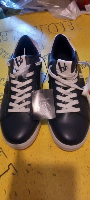 Buty sportowe męskie, nowe.