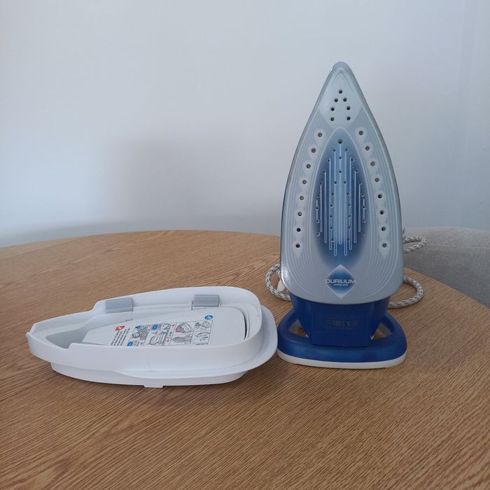 Ferro  a vapor  Tefal  Easygliss Plus.