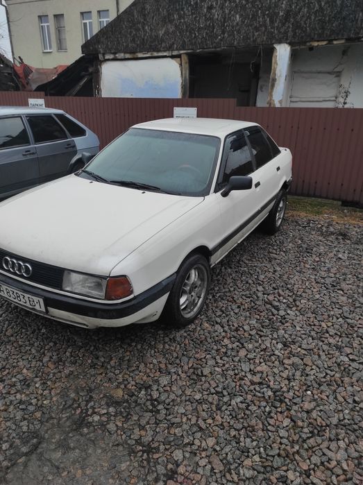 Автомобіль Ауди 80б3