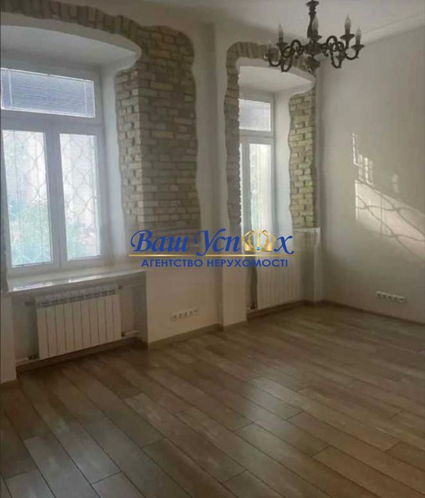 Продаж  офіса  у центре  мiста перший поверх . Крутой спуск 5