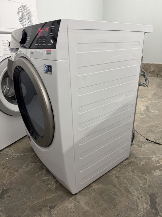 Сушильна машина на тепловому насосі AEG 9000 T9DE77685